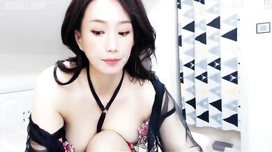 【Stripchat】很有风韵的妖艳轻熟人妻「Mimi_Ross」轻解风骚黑色罗纱一边自慰一舔舔脚趾